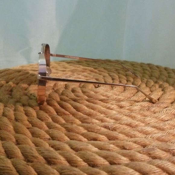 Glasses - Picture 2 of 6